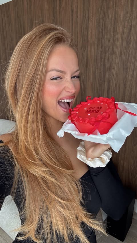 Instagram post by @noemiecarlin for Bobbi Brown Cosmetics. Caption reads: Valentine’s day with @bobbibrown 💌.