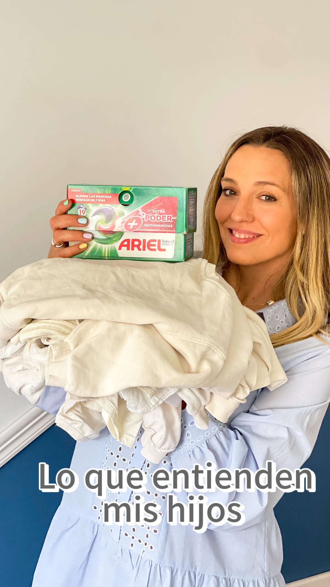 Instagram post by @sararoal for Ariel India. Caption reads: #Publi Lo que escuchan mis hijos VS lo que....