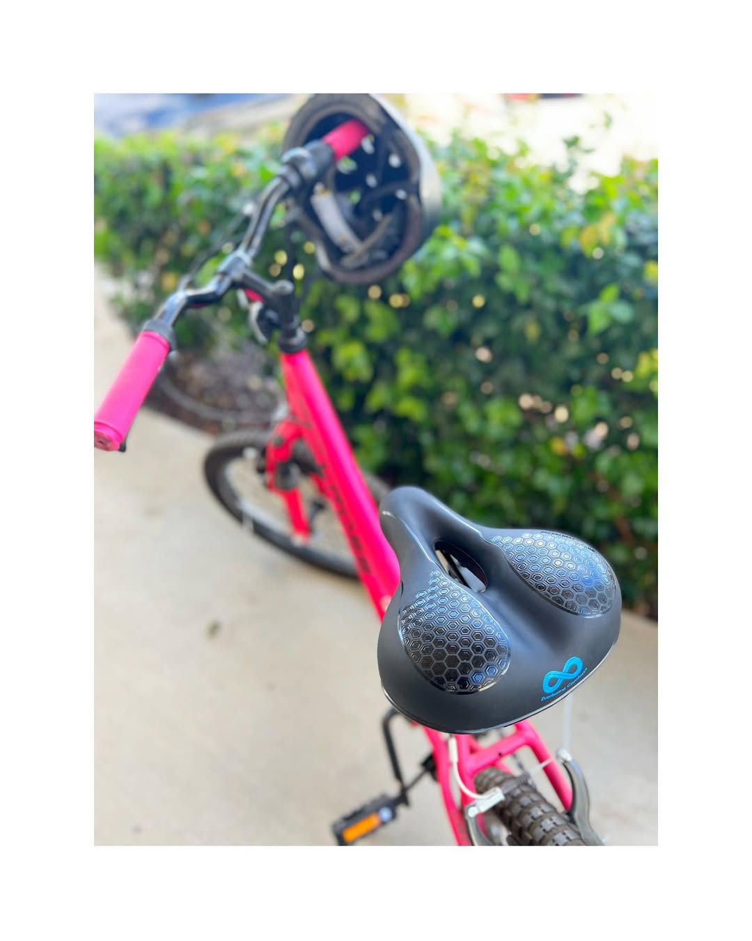 Instagram post by @mamaloves2travel for Everlasting Comfort. Caption reads: Love this @Everlasting_Comfort bike seat!! Wish I....