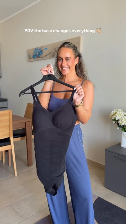 Instagram post by @sarahrroberts_ for Honeylove. Caption reads: [...] without the right shapewear 🤎

This....