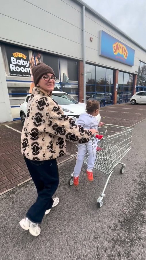 Instagram post by @samninawolf for Yookidoo. Caption reads: [...] for the Submarine Spray Station by....