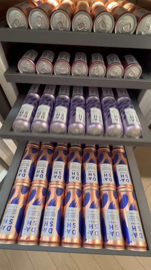 Instagram post by @luisazissman for DASH Water. Caption reads: Addicted to @dashdrinks 

🍓 no sugar 
🍒no....