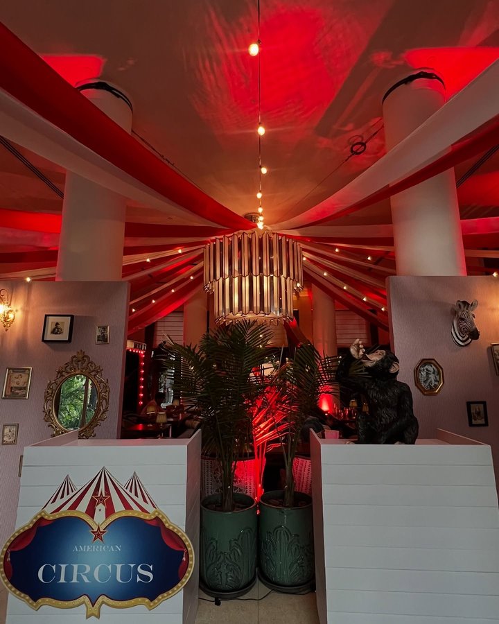 Instagram post by @sultan_sarohan for Missoni. Caption reads: #Miami dumpiyyy 🌴🏝️.