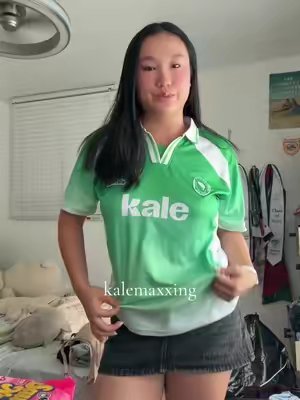 TikTok post by @illuminatemichelle for Kale. Caption reads: [...] making money with ur favorite brands....