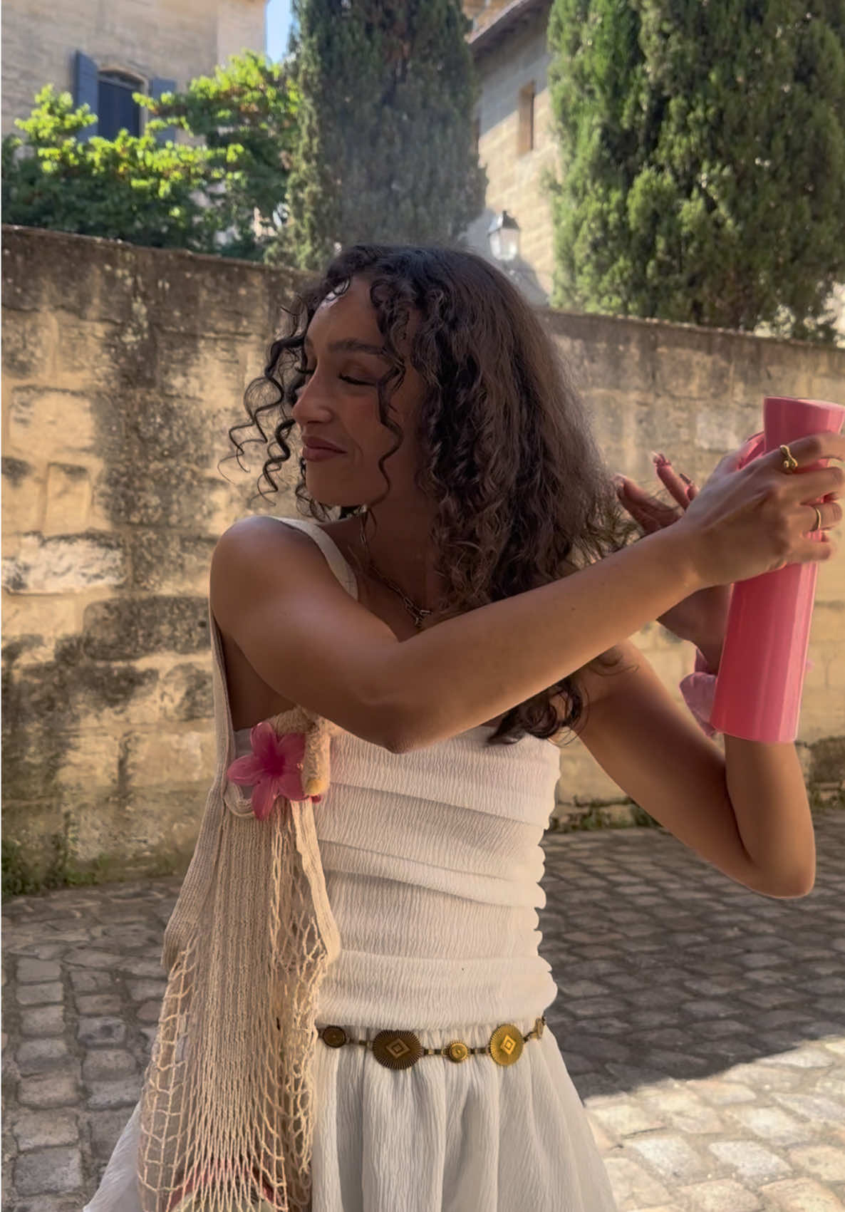 TikTok post by @saphoo for Sheamoisture. Caption reads: Pique-nique + glace + film en amoureux avec une....