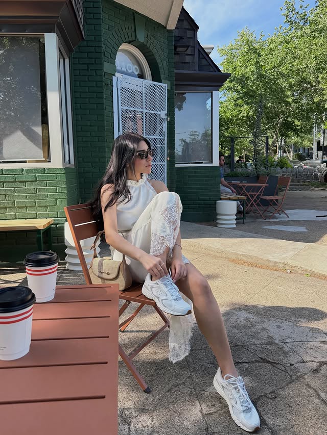 Instagram post by @im._.soniamahmoudieh for DSW Designer Shoe Warehouse. Caption reads: 👟👜 on repeat all summer @dsw #ad #dsw....