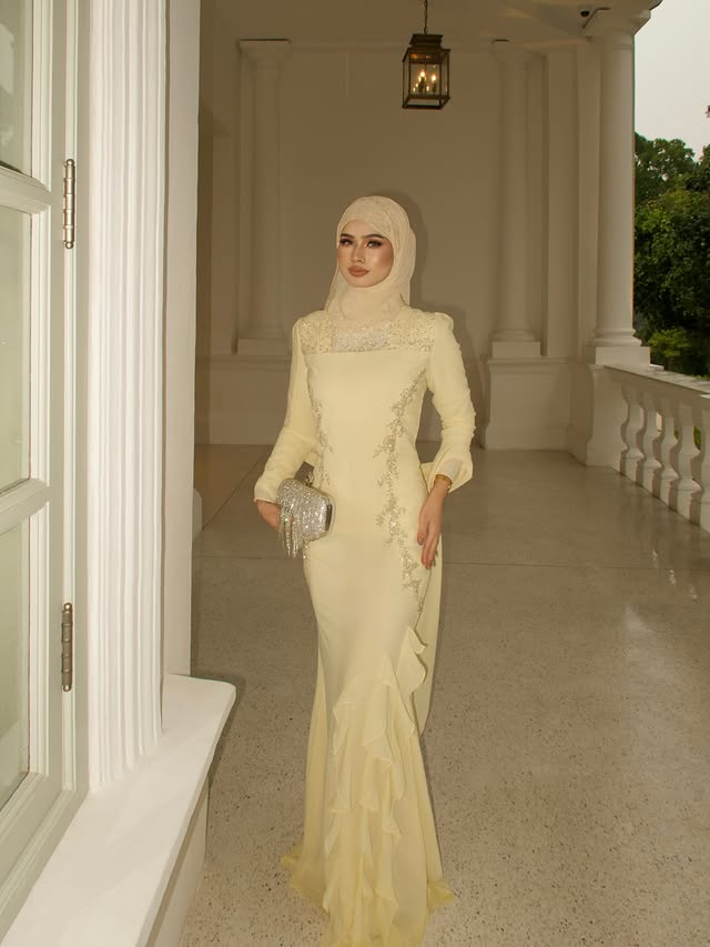 Instagram post by @tg.maisarah for HIJABISTAHUB. Caption reads: Definitely my favorite claire dress ✨ from....