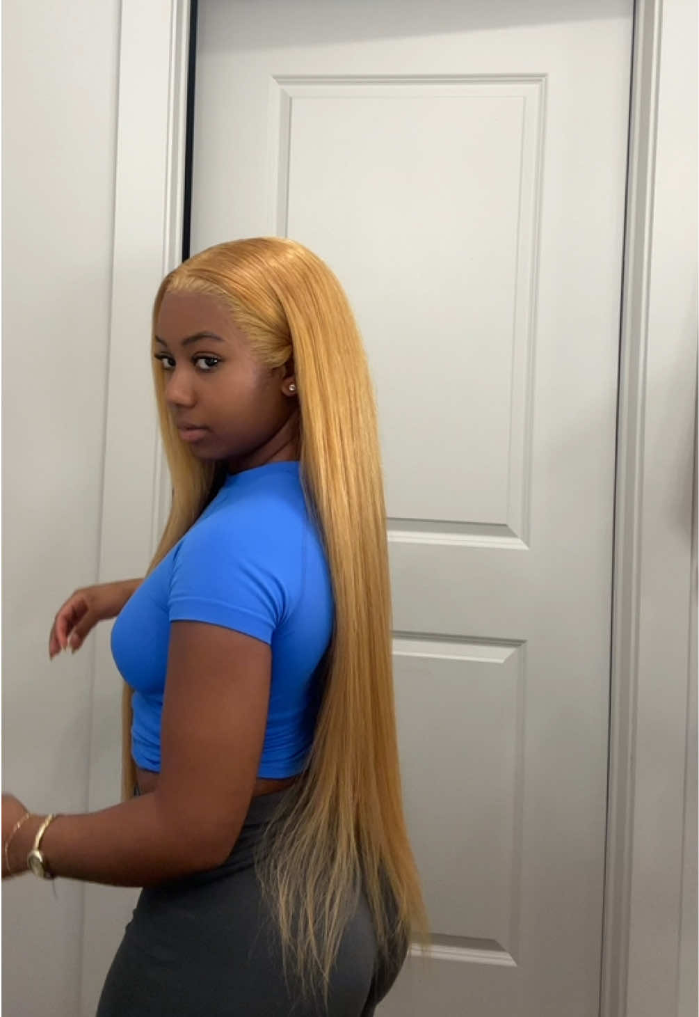 TikTok post by @itsmarigworl for Cute Bein Hair Shop. Caption reads: Do this eat? 🤔🥰 @Cute Bein Hair Shop.