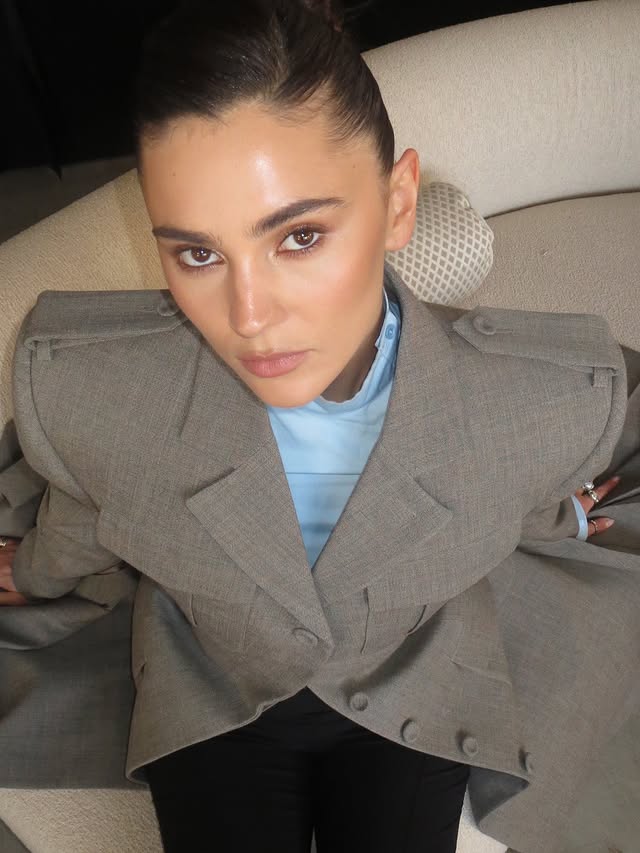 Instagram post by @stefaniegiesinger for Mugler. Caption reads: anzeige/ my shoulders arrived first.....