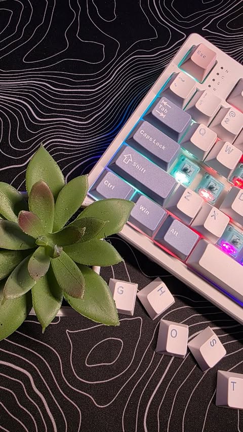 Instagram post by @miss_ghostface for Epomaker. Caption reads: Hi spooky gamers 👻

👀 Look this clean beautiful....