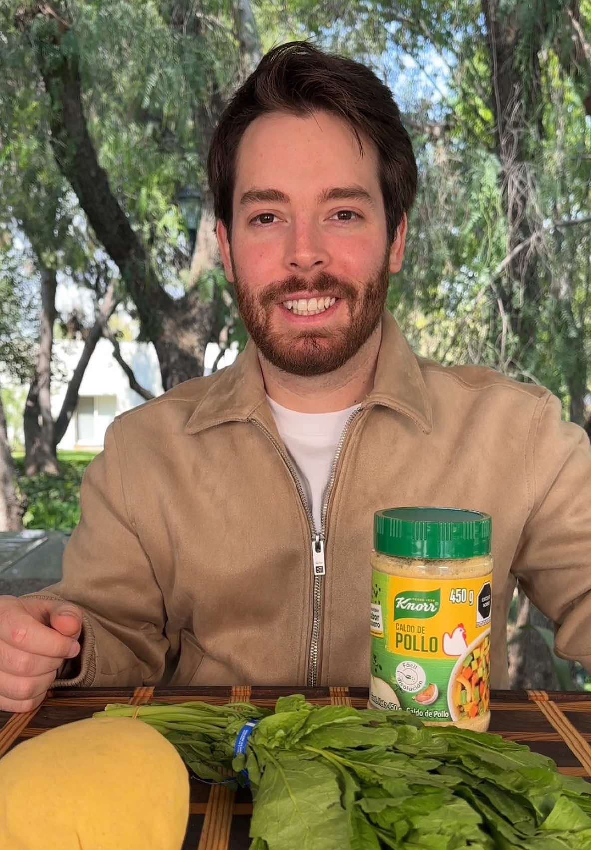 TikTok post by @grillervm for Knorr. Caption reads: Una de mis maneras favoritas de hacer chilaquiles.....