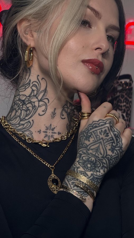 Instagram post by @izzysiim for Ethnasia Jewelry. Caption reads: Gold, yes or no?? I’ve always been a silver fan....