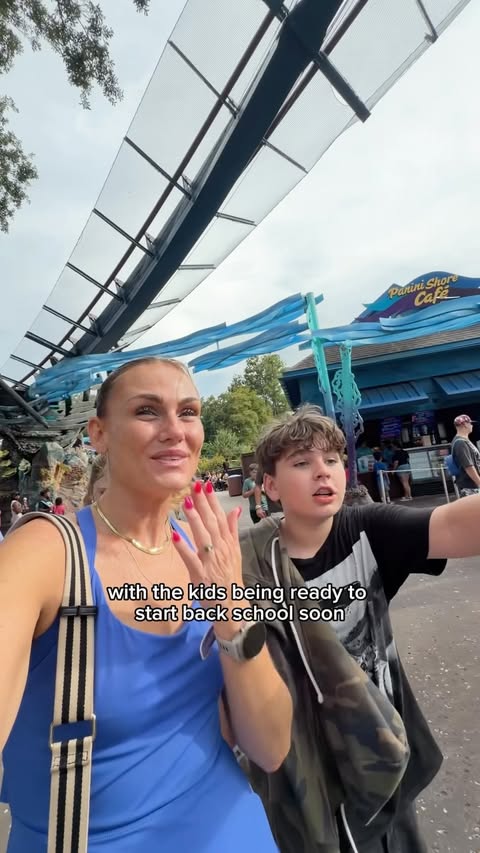 Instagram post by @_jessica_roderick for SeaWorld. Caption reads: [...] place where you can learn and have fun.....