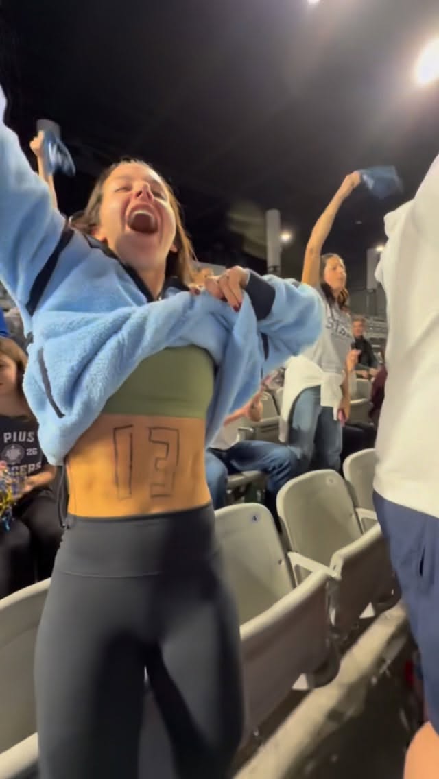 Instagram post by @lexijwellness for 1st Phorm. Caption reads: Stayed up wayyyyy past my bedtime last night and I....