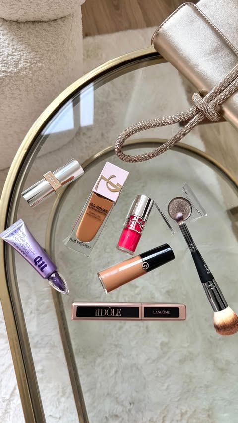 Instagram post by @alanahenry._ for Urban Decay. Caption reads: #AD A festive party look for the season ✨
All....