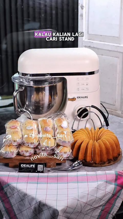 Instagram post by @idealifeonline.resep for idealifeonline. Caption reads: ￼Yang lagi cari Stand Mixer ukuran besar bikin....