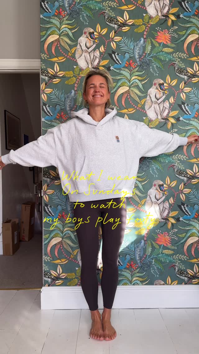 Instagram post by @goodmannersstyle for Adanola. Caption reads: [...] @bittekairand 
Leggings @adanola 
Trainers....