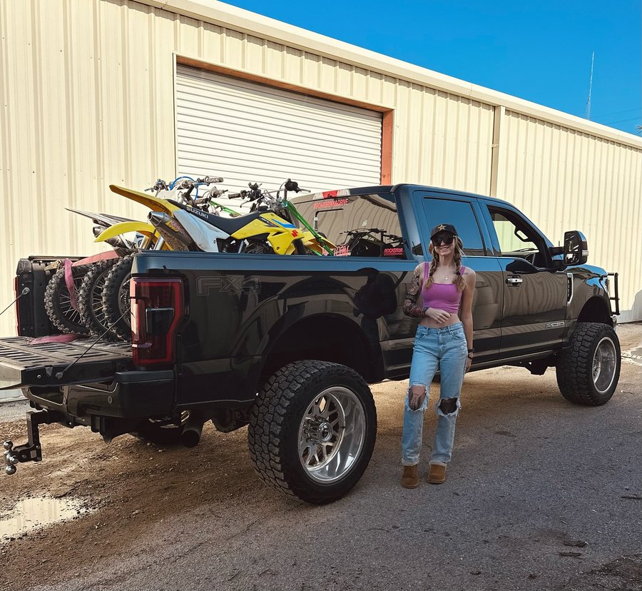 Instagram post by @oreothexj for Hornblasters. Caption reads: New year means new goals, right? Nah, I’m just....