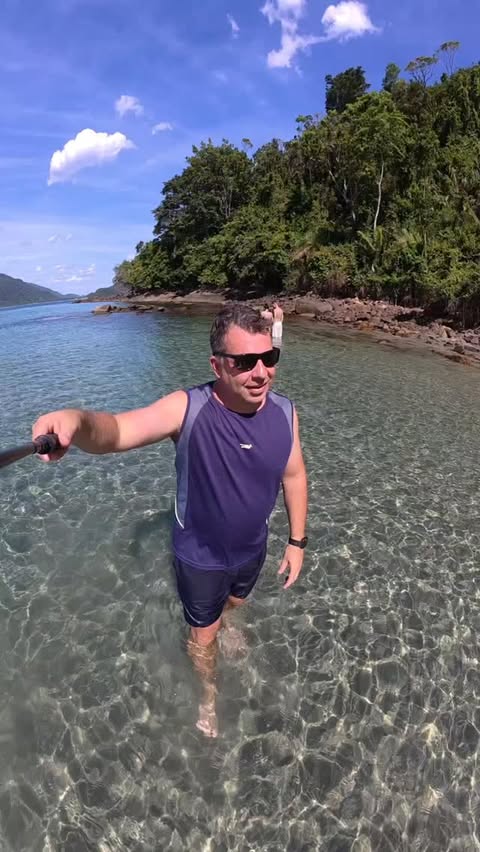 Instagram post by @ubatubaeomundo for GoPro. Caption reads: Praia da Fortaleza em Ubaumtuba SP

Fui de....