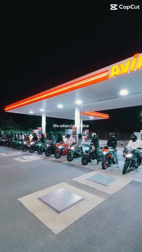 Instagram post by @twowheelshessen for SP Connect. Caption reads: [...] 🤠 • Partner: 🖥️: @maya_dsgn 📱: @spconnect....