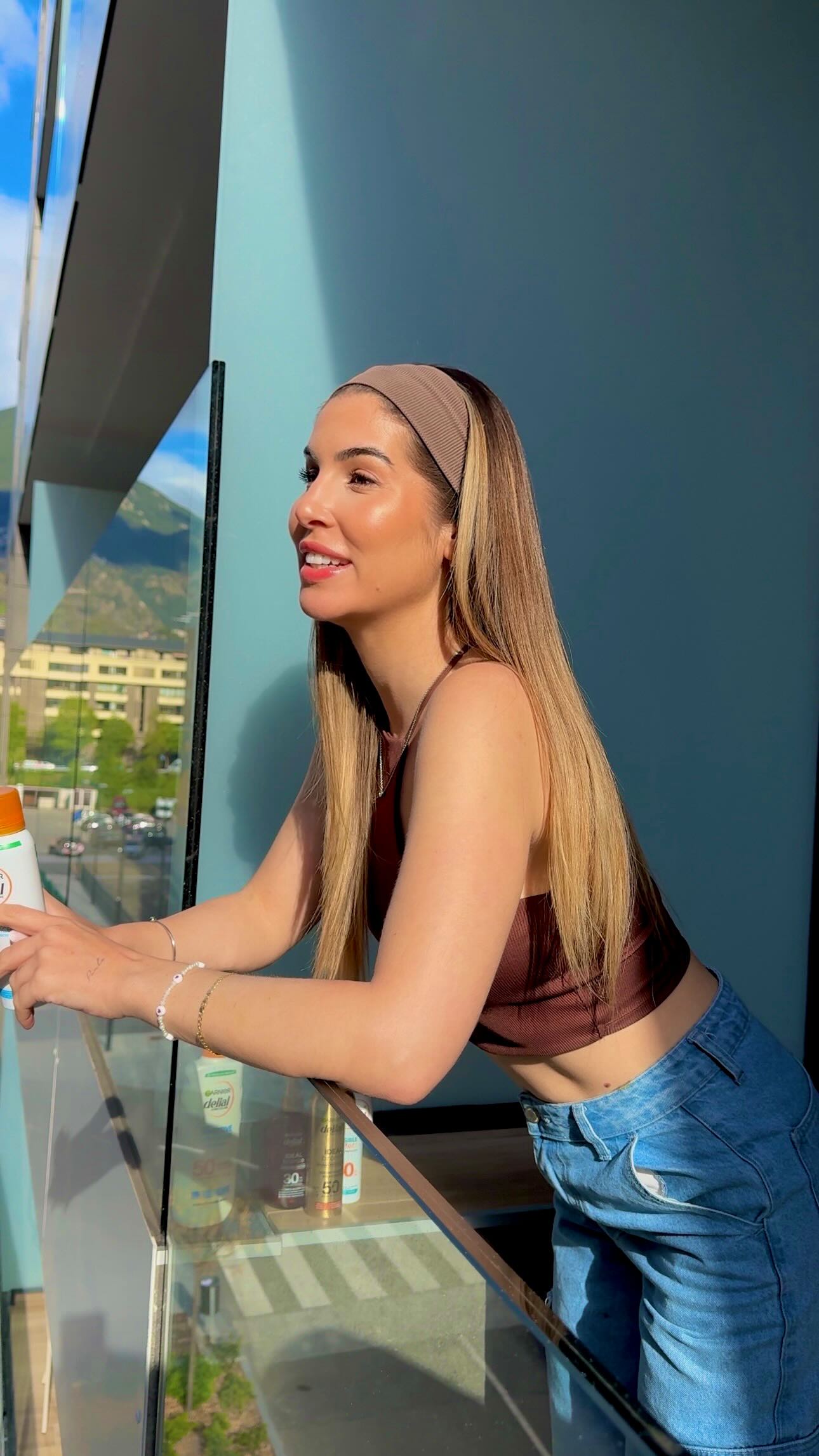 Instagram post by @saracisnerosg for Garnier España. Caption reads: PubIi. SORTEO DE 150€ DIARIOS E INCLUSO 1000€ PARA....