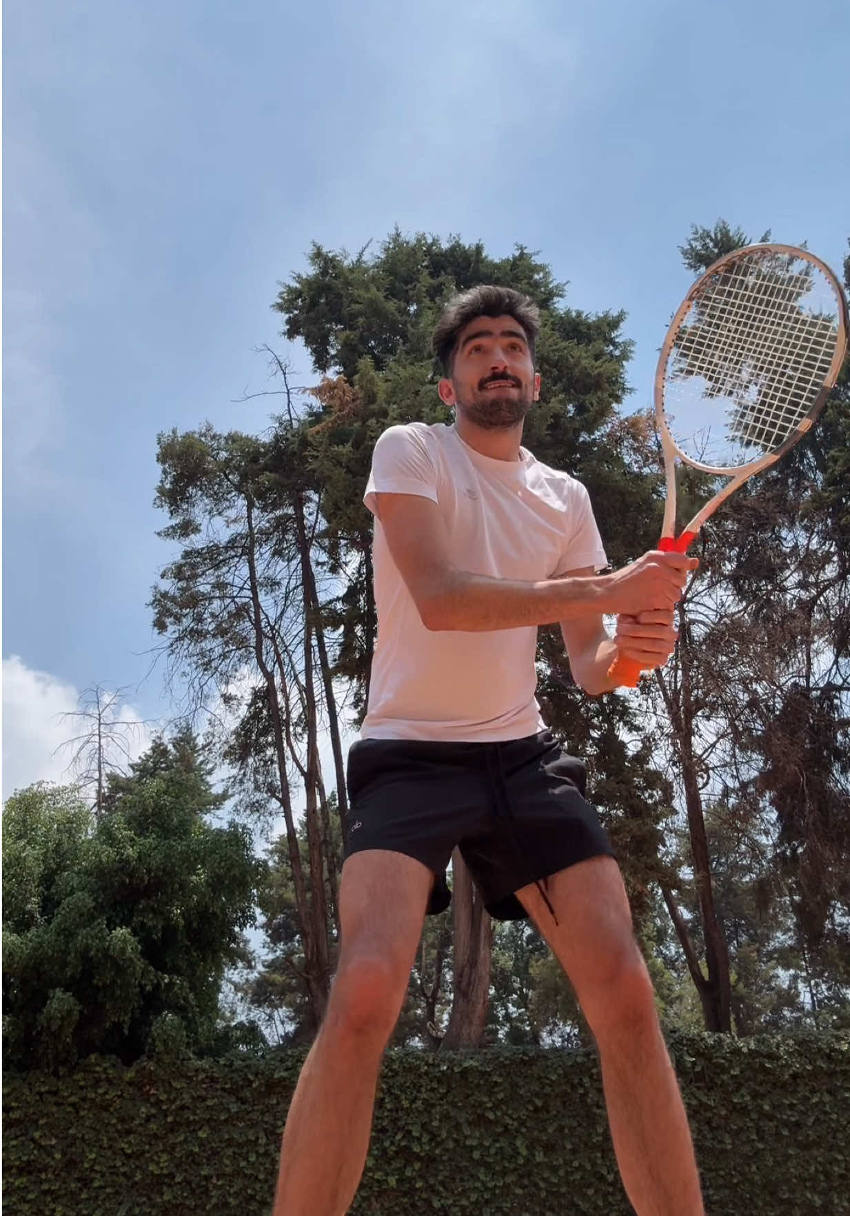 TikTok post by @jezzzini for La Roche-Posay. Caption reads: 3 setsitos deliciosos 🎾🎾🎾🎾 @La Roche-Posay ....