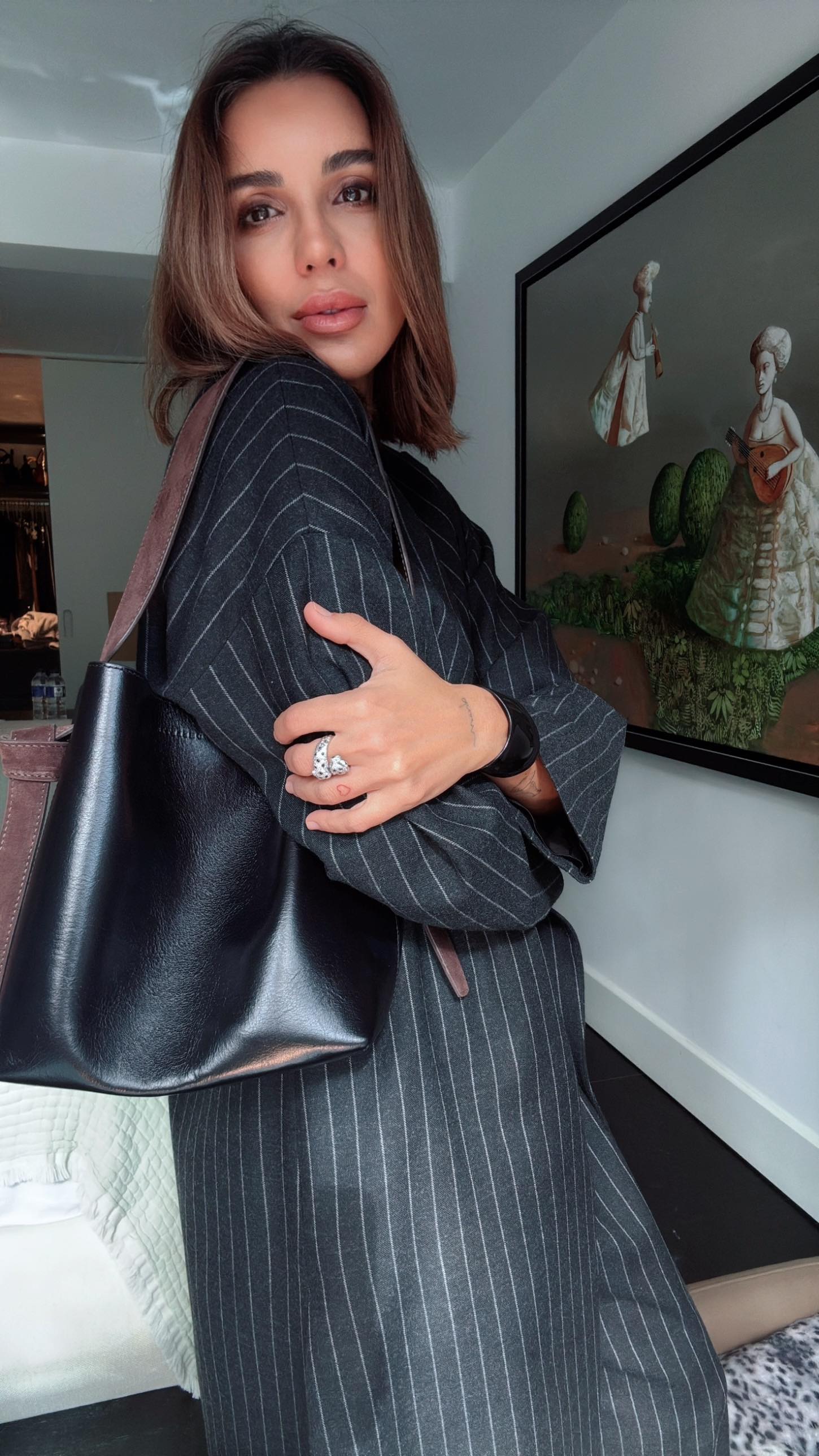 Instagram post by @nurbilenyavuzer for Beauty Omelette. Caption reads: o da geçti (mi) 🖤🩶

full look @beautyomelette....