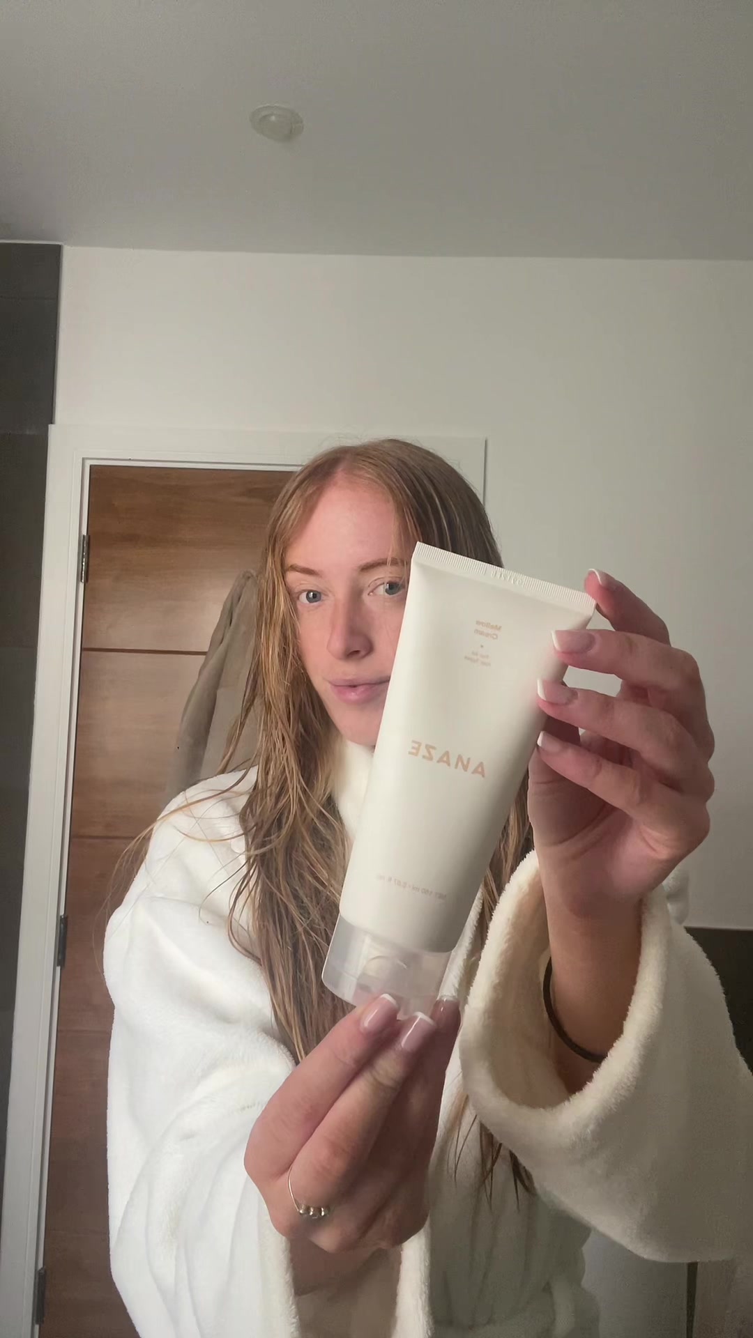 TikTok post by @laura_duhig for HEMEKO. Caption reads: [...] hair *gifted thanks to @ANAZE US @HEMEKO....