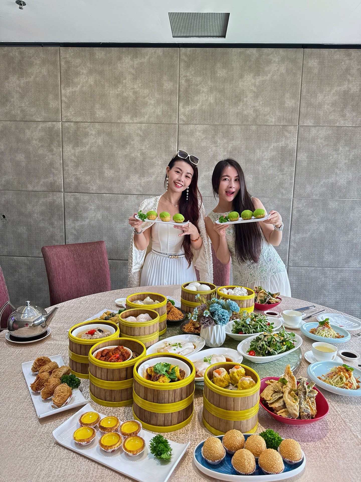 Instagram post by @maggiegiehu for Singapore Travel Specialist by Dirgantara Fasa. Caption reads: Had such a heartwarming dim sum date with my....