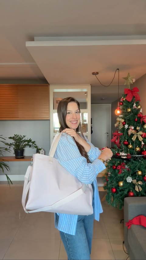 Instagram post by @gabimuxagata for Gocase. Caption reads: [...] perfeitaaaa pro dia a dia! ✨

É a Tote Daily....