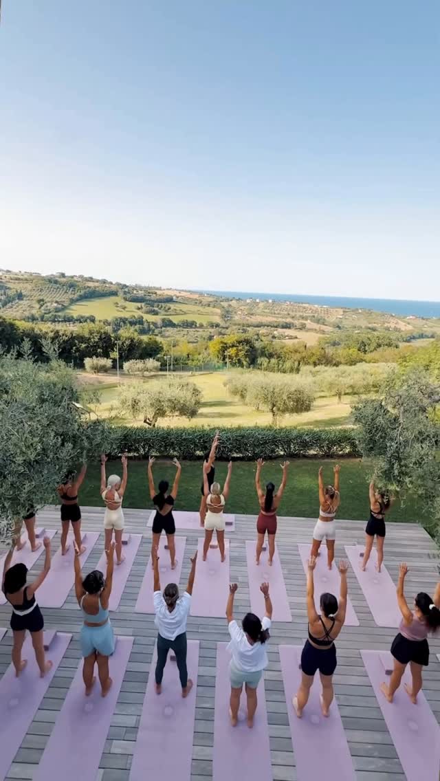 Instagram post by @bodyflyingbcn for Oysho. Caption reads: We spent last Friday afternoon moving together....