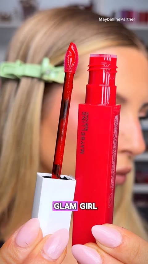 Instagram post by @lolo.lehnen for Dollar General. Caption reads: [...] can grab all of these right now at....