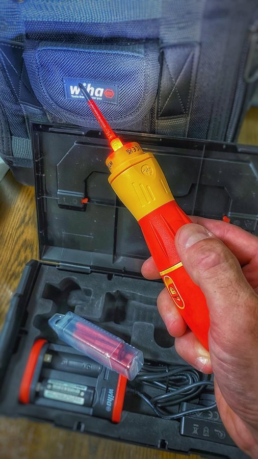 Instagram post by @yuriy_electrician for Wiha Tools. Caption reads: [...] ⁣⁣⠀
.⁣⁣⠀
.⁣⁣⠀
.⁣⁣⠀
@wihausa 
.⁣⁣⠀
#wihatools....