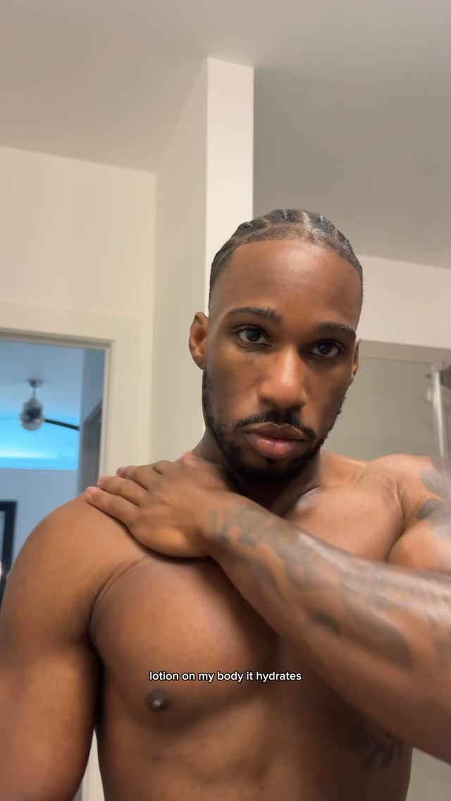 Instagram post by @braxtonmarvell for Sun Bum. Caption reads: [...] Don’t play with the sun! I grab all my Sun....