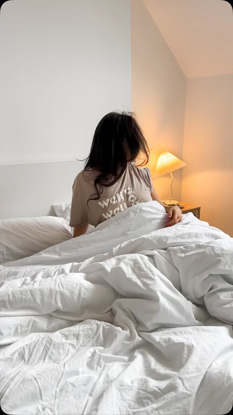 Instagram post by @vegangirlboss for Biomel. Caption reads: 5 healthy habits that will make a huge difference....