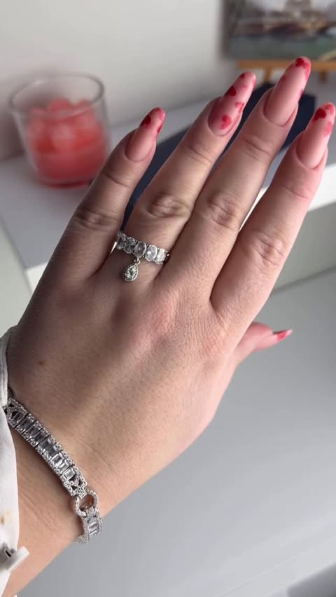 Instagram post by @catherina_kety for Sayabling Jewelry. Caption reads: A cute Gift ❤️ @sayablingjewelry_official Discount....