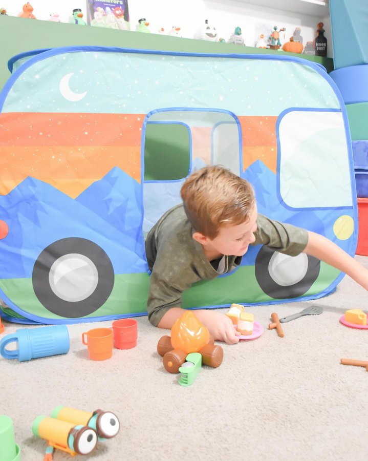 Instagram post by @alyssacherise for Battat toys. Caption reads: [...] with this fun pop up camper tent from....