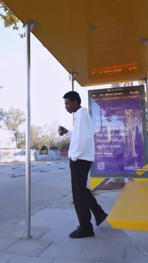 Instagram post by @francisackonn for Hoooyi. Caption reads: 🤍🖤🎄 💫✨ @hoooyi_global.