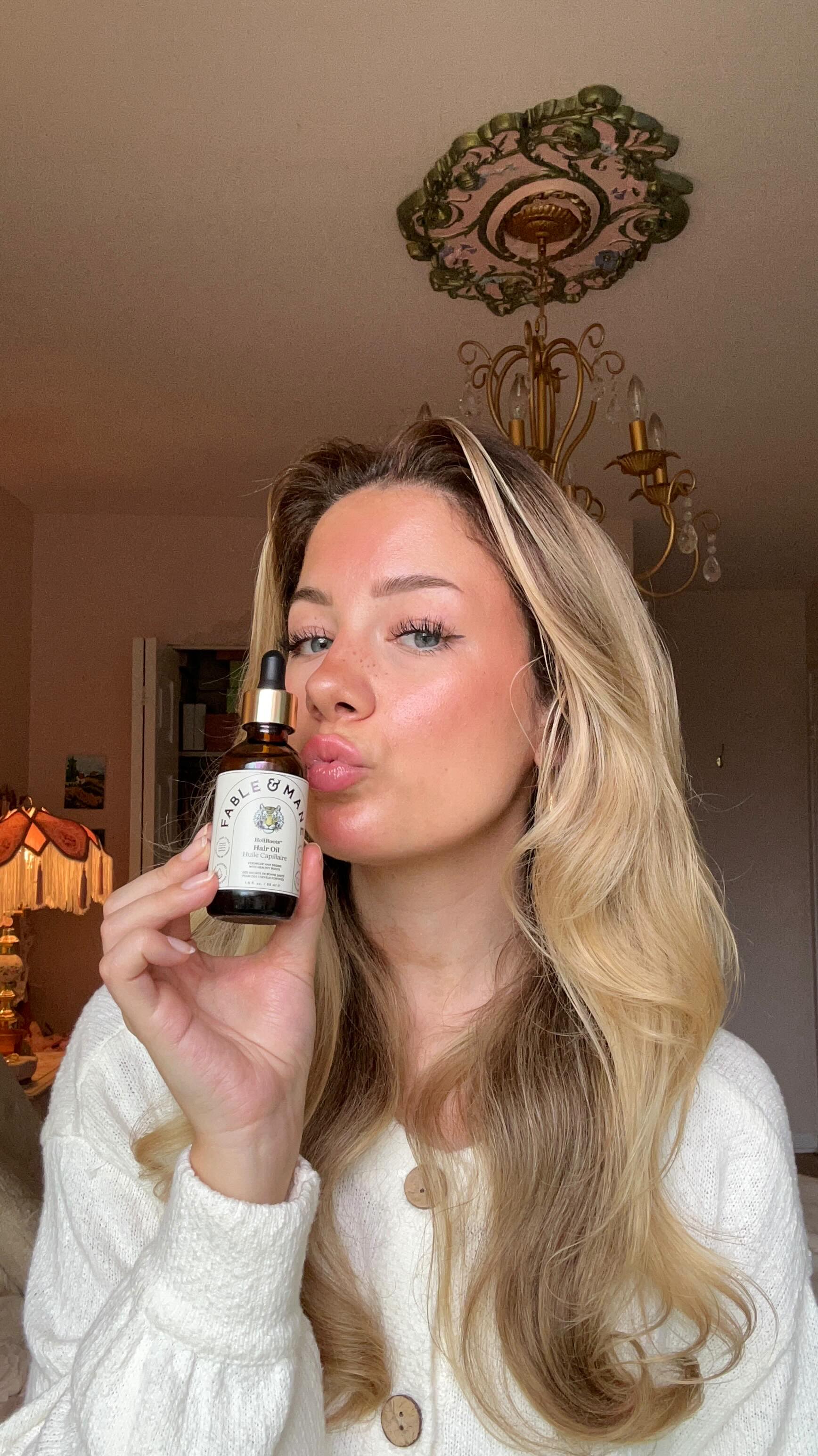 Instagram post by @sarahdeleeuww for Fable and Mane. Caption reads: I’m obsessed @fableandmane ‘s HoliRoots hair oil &....