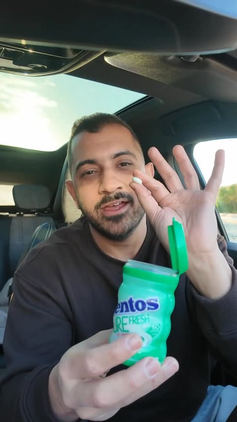 Instagram post by @waleedmostafa00 for Mentos. Caption reads: لو مش عشانك فا عشان خاطري أنا 

#مينتوس....