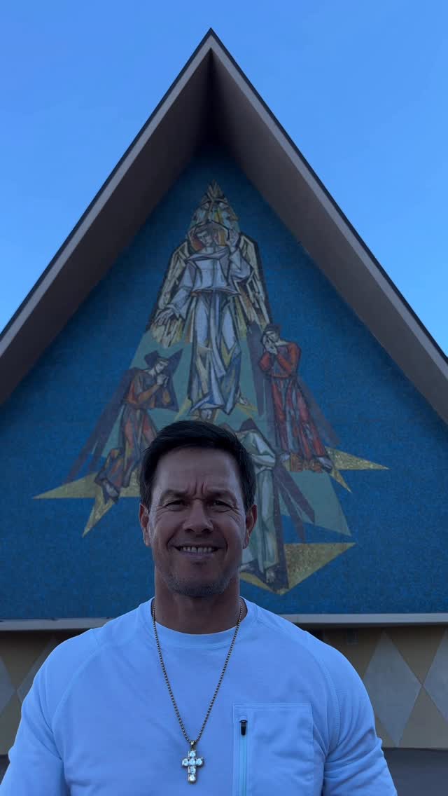 Instagram post by @markwahlberg for Hallow. Caption reads: HAPPY SUNDAY🙏STAY PRAYED UP🙏 @hallowapp 🙏❤️🙏.