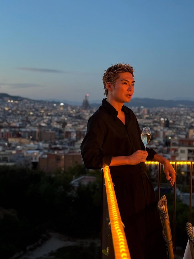 Instagram post by @exxxile_shokichi for Freixenet. Caption reads: Barcelona Wine Trip🍷🥂🇪🇸 @freixenet_jp #フレシネ....
