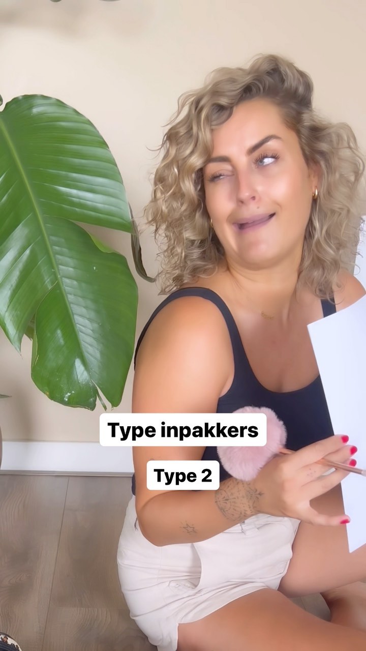 Instagram post by @irisrulkens for Kruidvat. Caption reads: Goed voorbereid op reis door de checklist van....