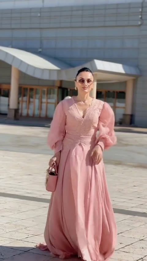Instagram post by an influencer for Glamlora. Caption reads: [...] When style speaks for you.....