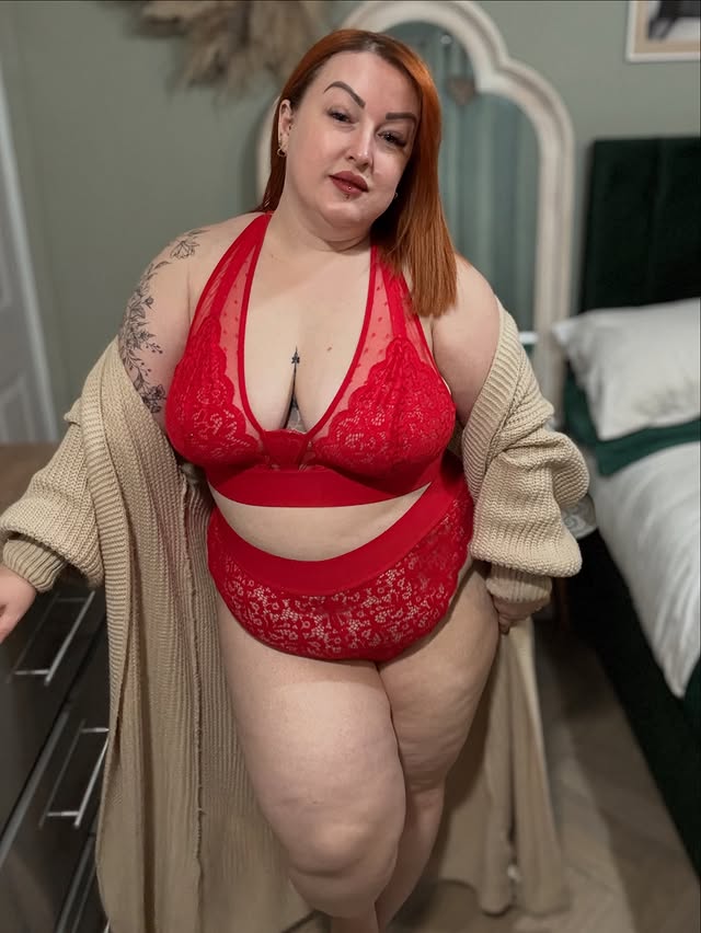 Instagram post by @curvy_crazy_cute for Tutti Rouge. Caption reads: Hey you 💌 Before you get caught up in who’s....