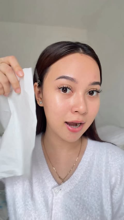 Instagram post by @tasyaa.sa for Skintific. Caption reads: ini best sih for oily skin! @skintificid.