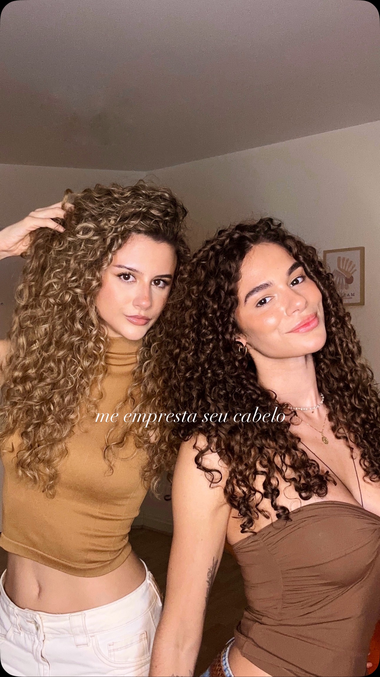 Instagram post by @brunamarianii for Hidratei. Caption reads: [...] empresta seu cabelo 🫶🏼 
Produtos Lua: 
-....