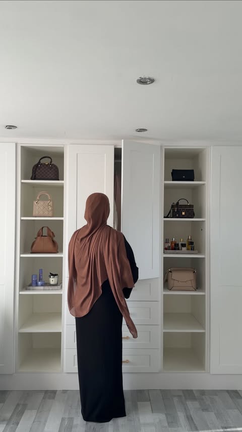 Instagram post by @zaraazii for Vinted. Caption reads: Ad As a long term user of @vinted - I had to show....