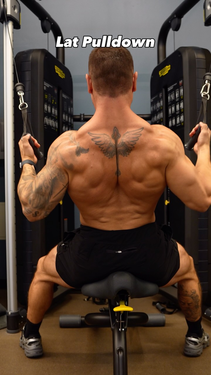 Instagram post by @christiancastano for Technogym. Caption reads: CABLE PULLEY PULL 🔥💪🏼

A pull day is designed....