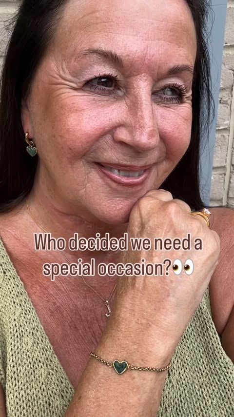 Instagram post by @getgorgeouswithme_ugc for ABBOTT LYON. Caption reads: [...] You are the reason♥️✨ And as an @abbottlyon....